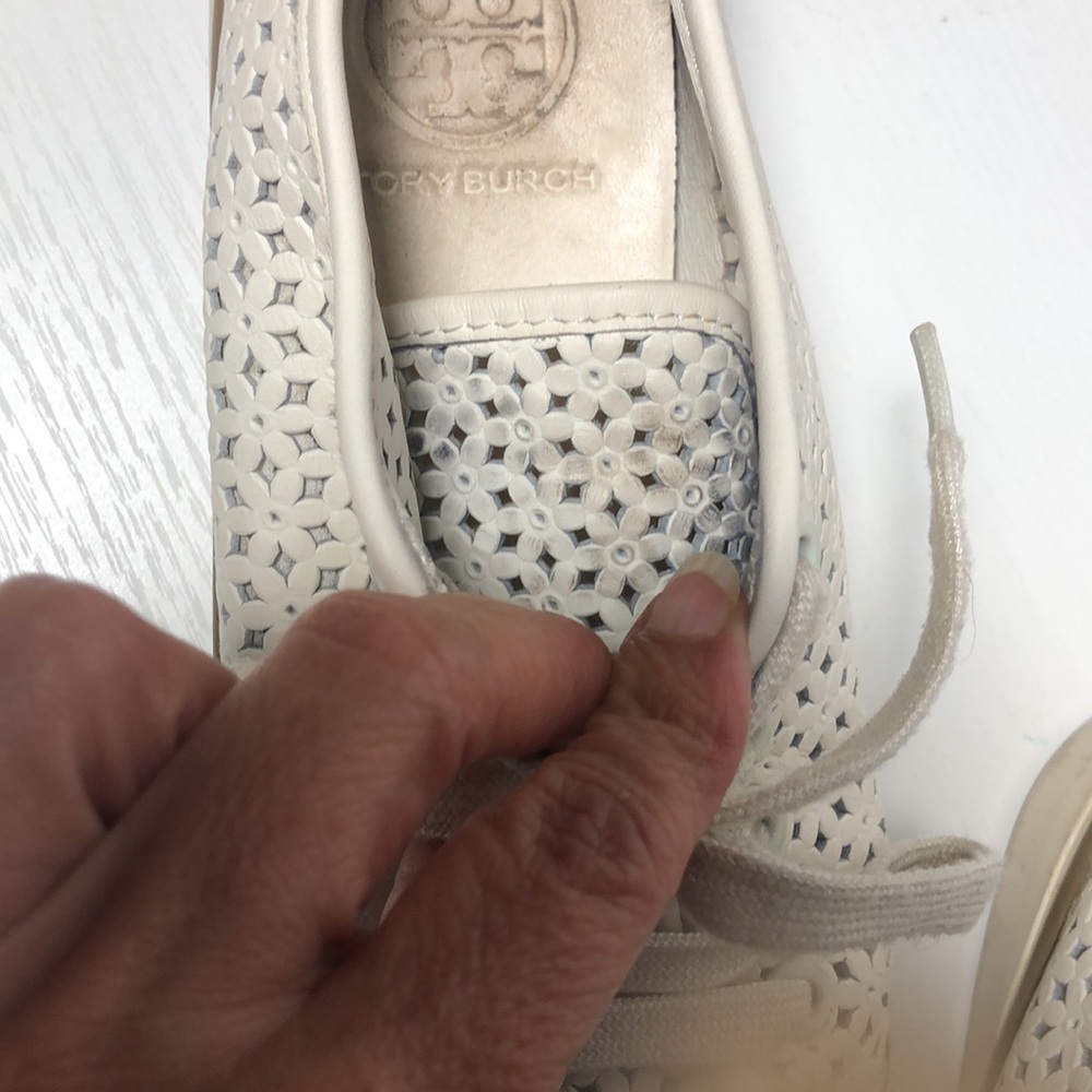 Tory Burch White Tan laser cut leather daisy sneakers women’s size 6.5 - Picture 11 of 13
